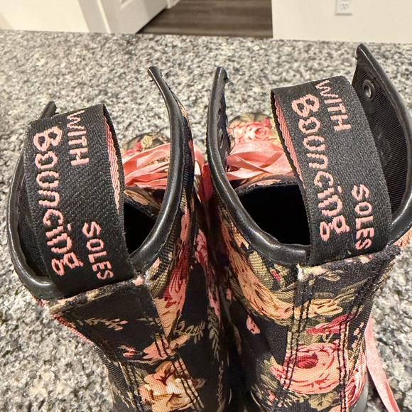 RARE Dr. Martens 1460 Victorian Floral boots-  Women’s sz 9 - Picture 5 of 10